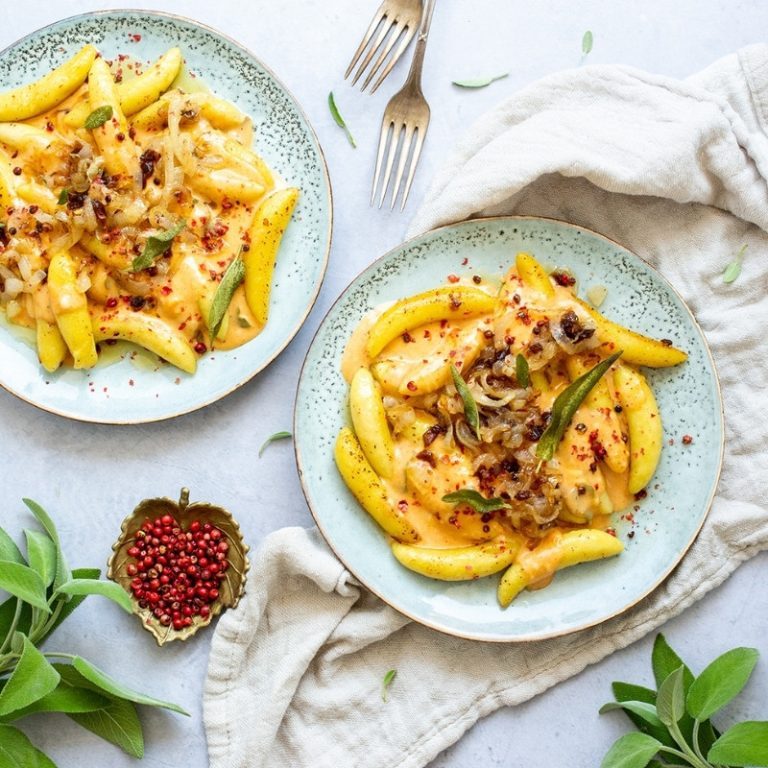 Schupfnudeln mit veganer Käsesauce - bedda world