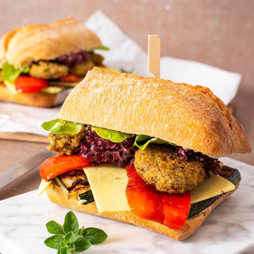 Mediterranes Sandwich mit Falafel - bedda world